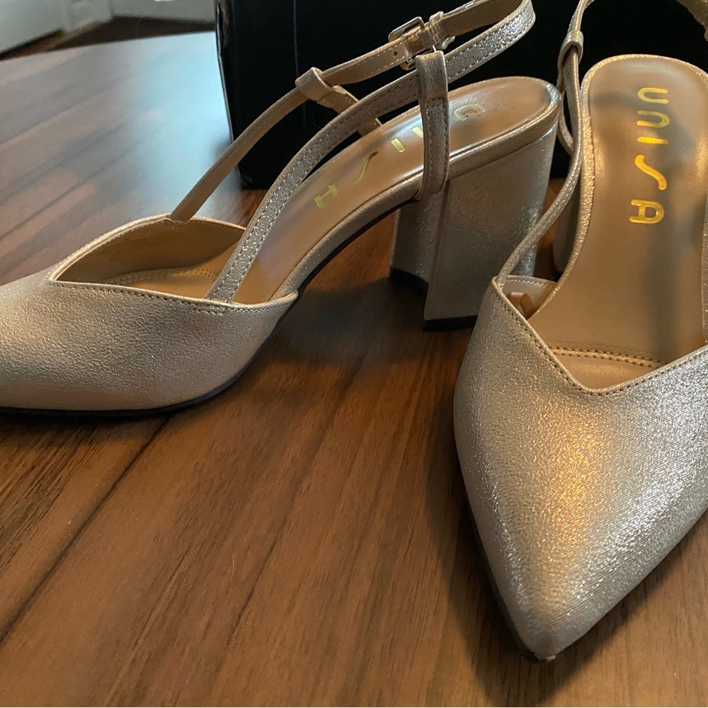 Unisa Gold Heels with Elegant Design